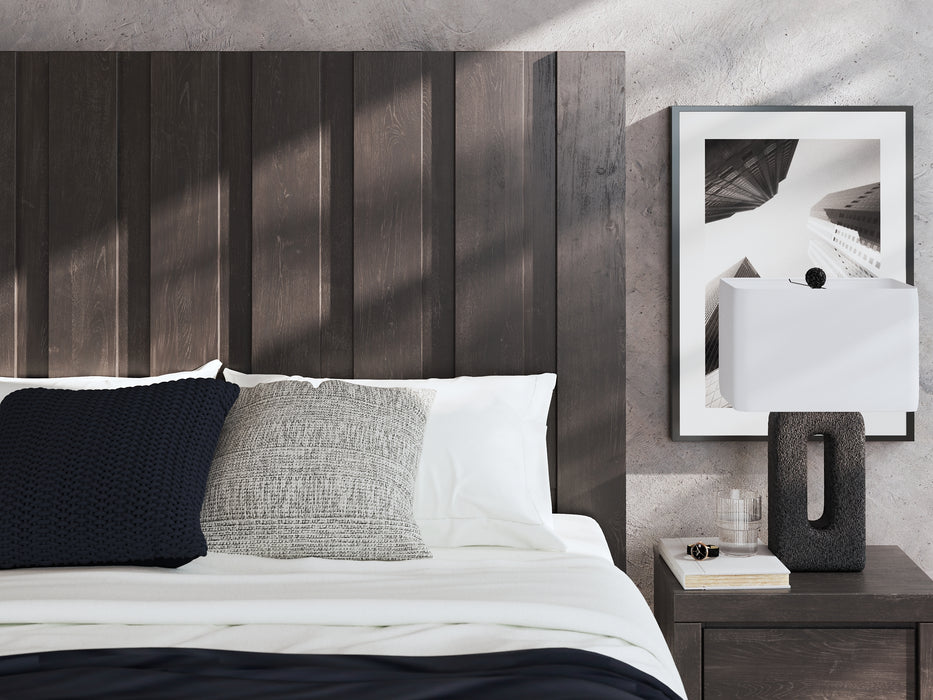 Fraluna King Panel Bed with Mirrored Dresser