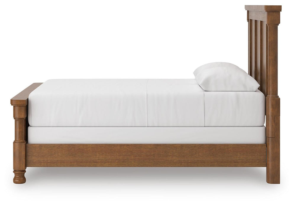 Rowlenstown Queen Poster Bed