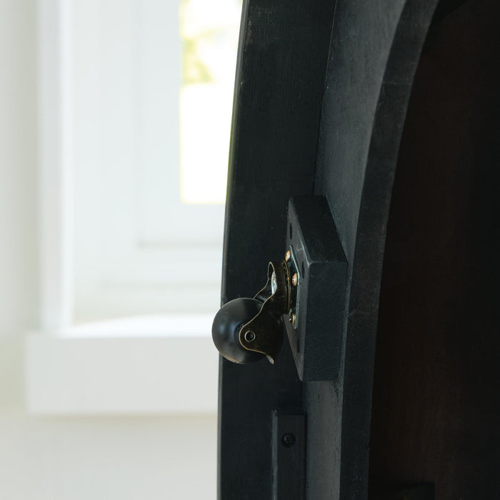 Grayman Round Cocktail Table