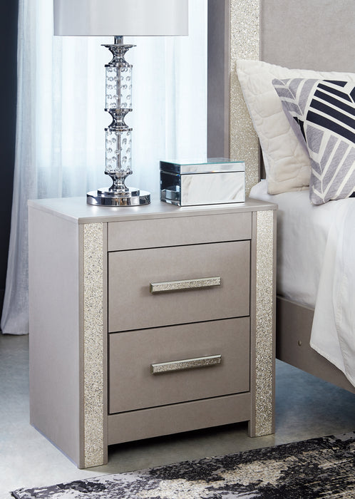 Surancha King Poster Bed with Mirrored Dresser, Chest and Nightstand